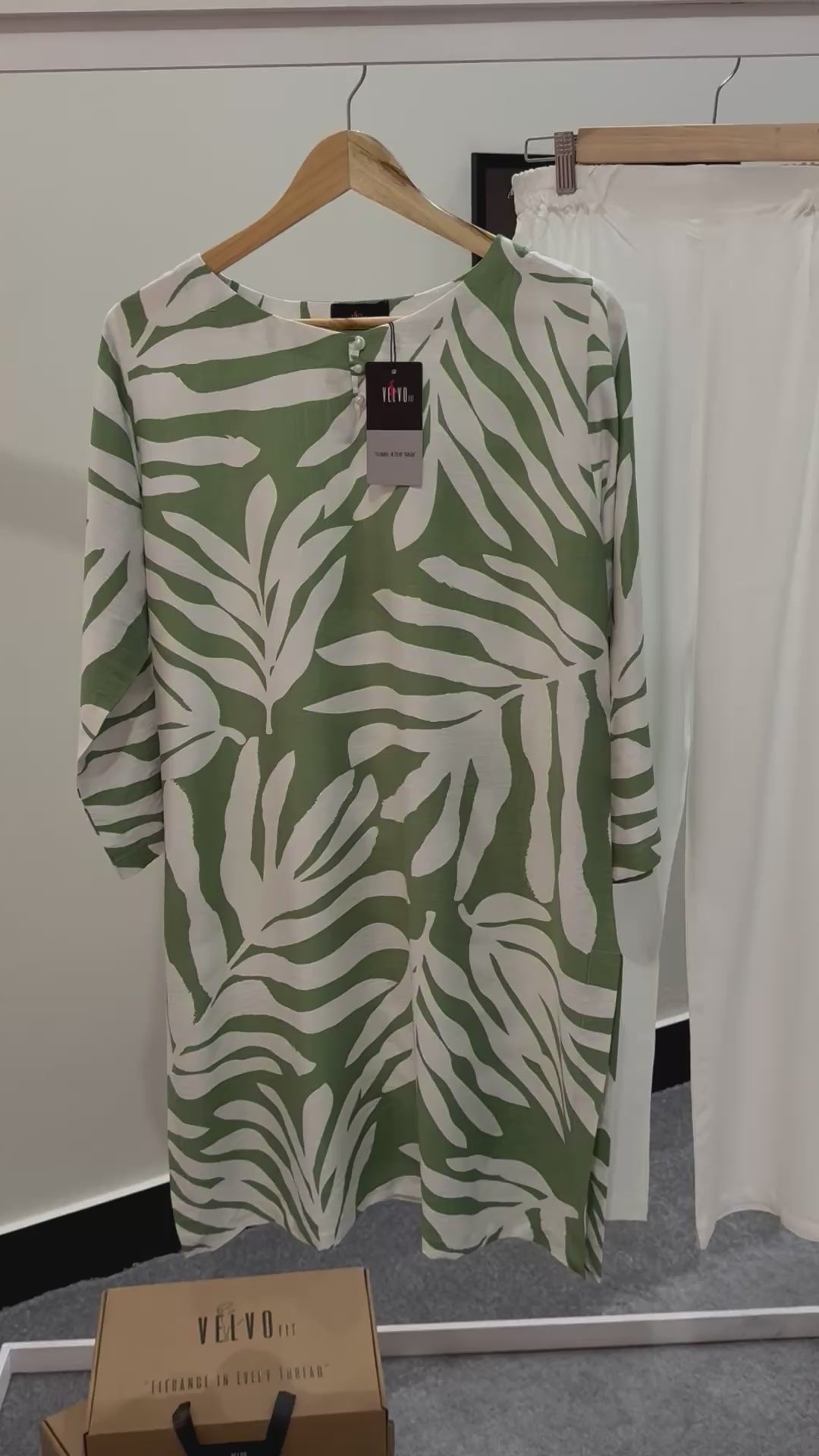 Tropical leaf cotton blend linen fabric